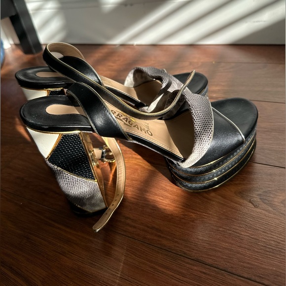 Salvatore Ferragamo GAGA Platform size 7. Authentic!! Gold and Black Slingbacks - Picture 2 of 11